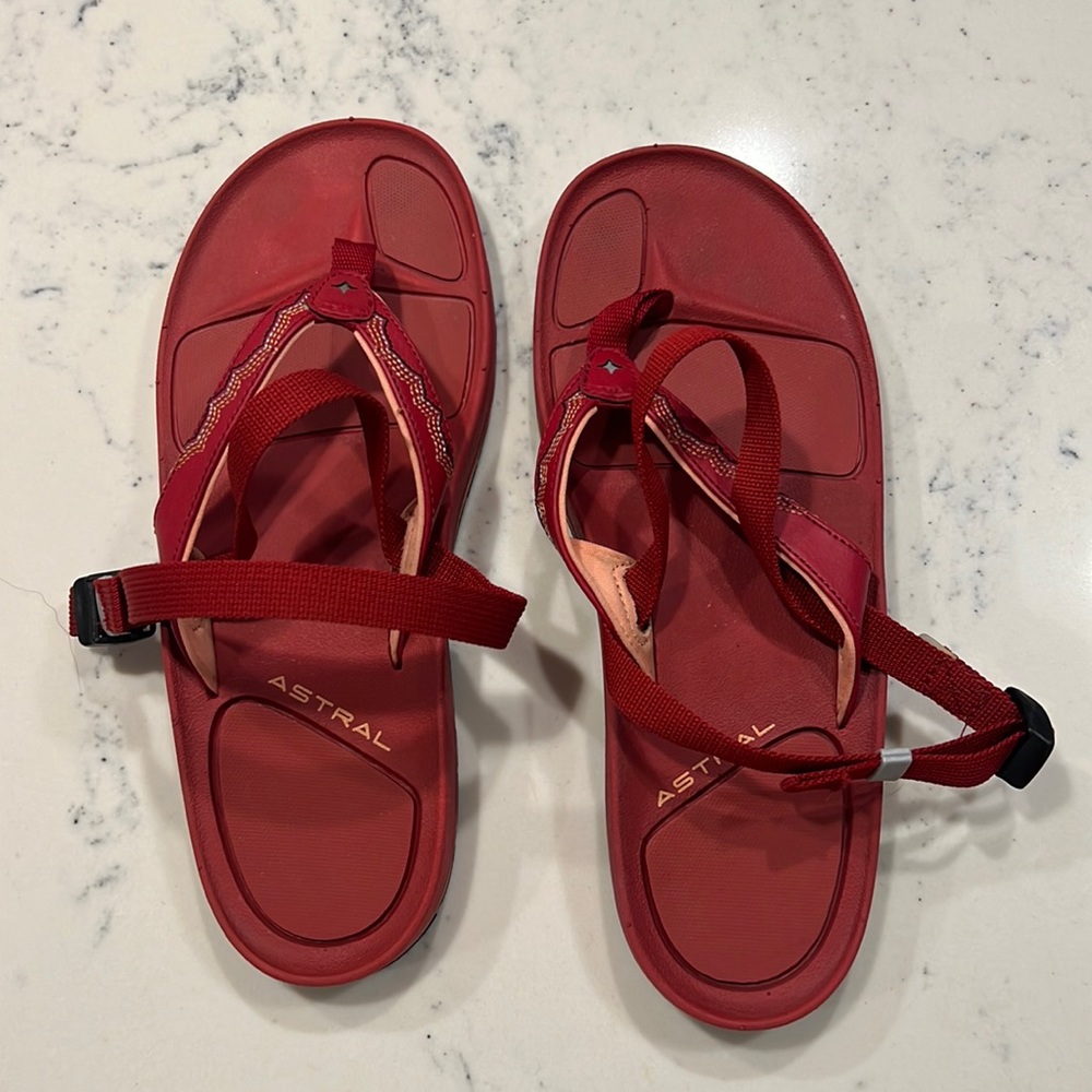 ASTRAL Woman’s US 8 Sandals